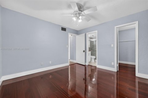 Condo in Palmetto Bay, Florida, 2 bedrooms  № 2193533 - photo 19