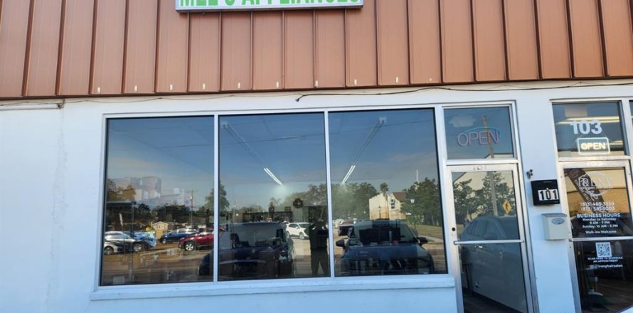 Propiedad comercial en Brandon, Florida № 1558987