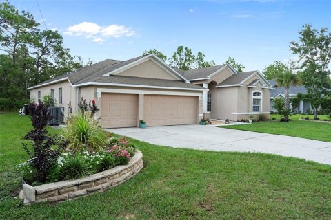 House in Homosassa, Florida 4 bedrooms, 240.43 sq.m. № 1906743 - photo 2