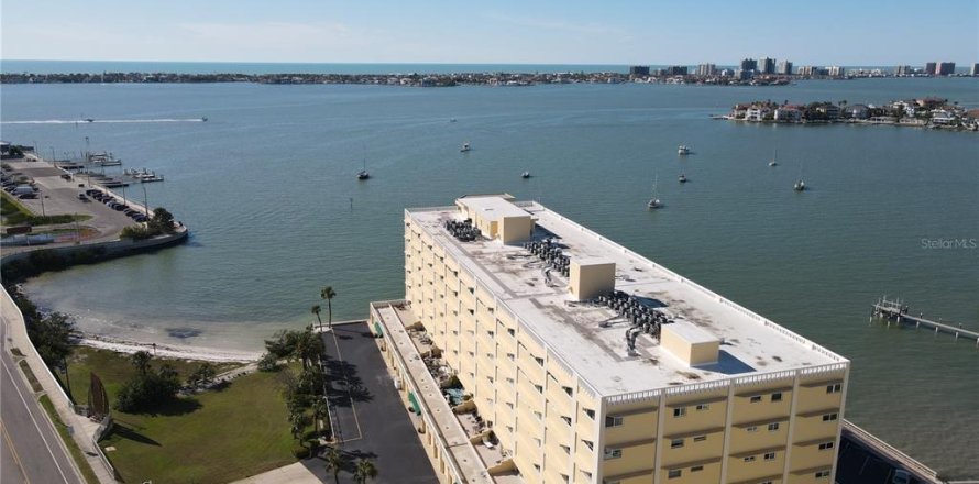 Condominio en Belleair Bluffs, Florida, 2 dormitorios  № 1582506