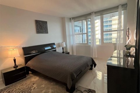 Copropriété à louer à Hollywood, Floride: 2 chambres, 108.7 m2 № 1985443 - photo 11