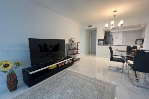 Copropriété à louer à Hollywood, Floride: 2 chambres, 108.7 m2 № 1985443 - photo 6