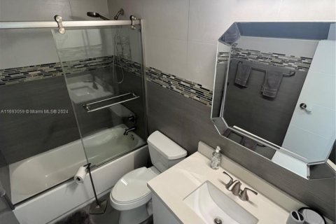 Copropriété à louer à Hollywood, Floride: 2 chambres, 108.7 m2 № 1985443 - photo 10