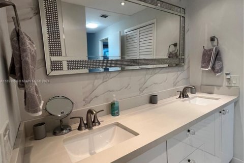 Copropriété à louer à Hollywood, Floride: 2 chambres, 108.7 m2 № 1985443 - photo 16