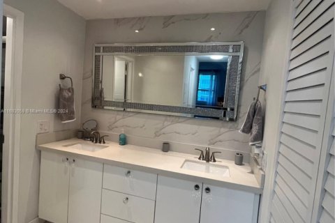 Copropriété à louer à Hollywood, Floride: 2 chambres, 108.7 m2 № 1985443 - photo 15