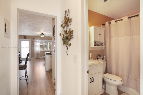 Condominio en venta en Hallandale Beach, Florida, 1 dormitorio, 58.06 m2 № 1977756 - foto 14