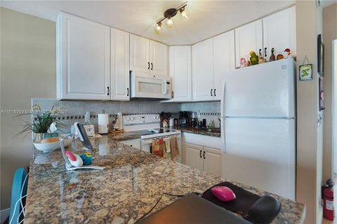 Condominio en venta en Hallandale Beach, Florida, 1 dormitorio, 58.06 m2 № 1977756 - foto 6