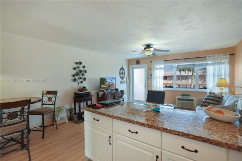 Condominio en venta en Hallandale Beach, Florida, 1 dormitorio, 58.06 m2 № 1977756 - foto 8