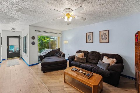Adosado en venta en Clearwater, Florida, 2 dormitorios, 100.8 m2 № 2216992 - foto 6