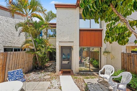 Adosado en venta en Clearwater, Florida, 2 dormitorios, 100.8 m2 № 2216992 - foto 2
