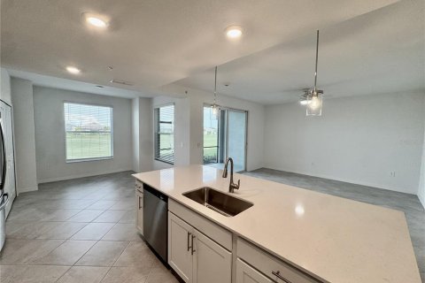 Condominio en alquiler en Lakewood Ranch, Florida, 2 dormitorios, 126.9 m2 № 2217427 - foto 5