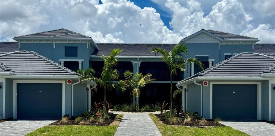 Condominio en Lakewood Ranch, Florida, 2 dormitorios № 2217427