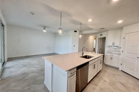 Condominio en alquiler en Lakewood Ranch, Florida, 2 dormitorios, 126.9 m2 № 2217427 - foto 7