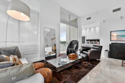 Condo in Miami, Florida, 2 bedrooms  № 1953363 - photo 6