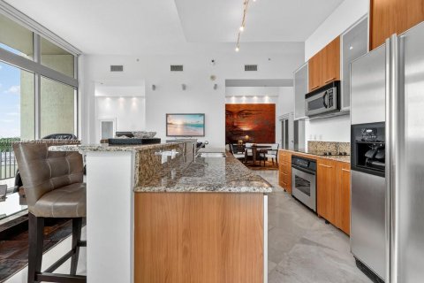 Condo in Miami, Florida, 2 bedrooms  № 1953363 - photo 13
