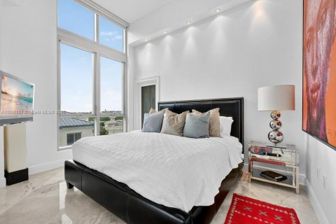 Condo in Miami, Florida, 2 bedrooms  № 1953363 - photo 5