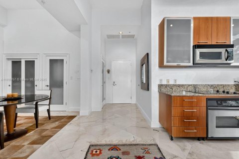 Condo in Miami, Florida, 2 bedrooms  № 1953363 - photo 9
