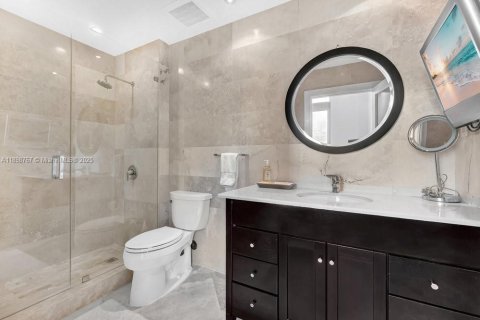 Condo in Miami, Florida, 2 bedrooms  № 1953363 - photo 14