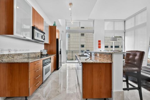 Condo in Miami, Florida, 2 bedrooms  № 1953363 - photo 1