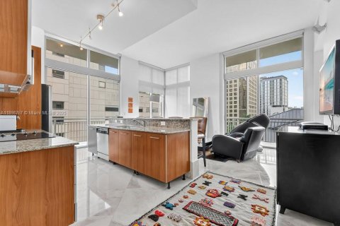 Condo in Miami, Florida, 2 bedrooms  № 1953363 - photo 2