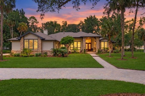 House in Longwood, Florida 5 bedrooms, 387.77 sq.m. № 2358746