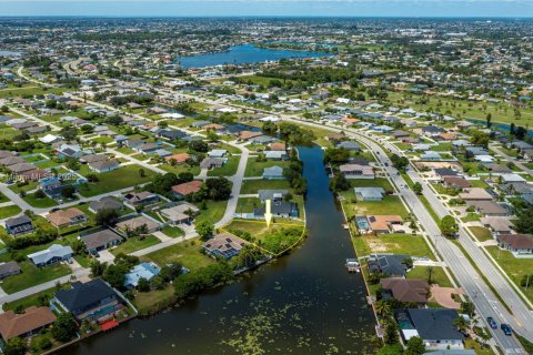 Terreno en venta en Cape Coral, Florida № 1980020 - foto 9