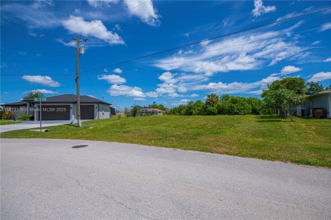 Terreno en venta en Cape Coral, Florida № 1980020 - foto 10