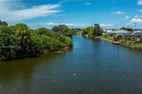 Terreno en venta en Cape Coral, Florida № 1980020 - foto 16