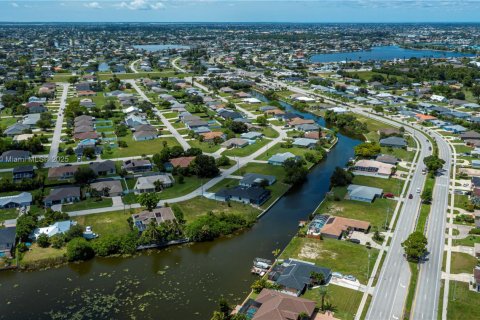 Terreno en venta en Cape Coral, Florida № 1980020 - foto 23