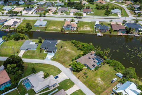 Terreno en venta en Cape Coral, Florida № 1980020 - foto 25