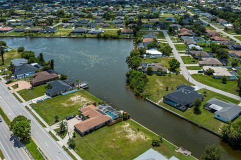 Terreno en venta en Cape Coral, Florida № 1980020 - foto 7