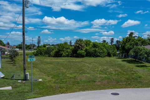 Terreno en venta en Cape Coral, Florida № 1980020 - foto 28