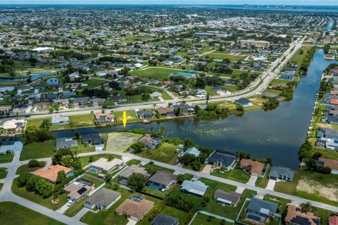 Terreno en venta en Cape Coral, Florida № 1980020 - foto 2