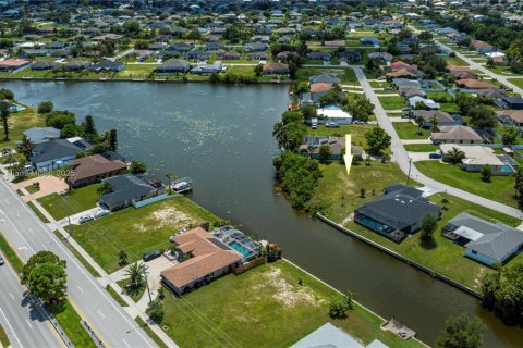 Terreno en venta en Cape Coral, Florida № 1980020 - foto 21