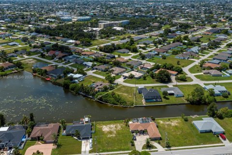 Terreno en venta en Cape Coral, Florida № 1980020 - foto 6