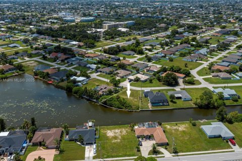 Terreno en venta en Cape Coral, Florida № 1980020 - foto 24