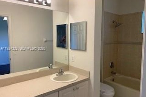 Adosado en alquiler en Tamarac, Florida, 3 dormitorios, 130.43 m2 № 1982896 - foto 16