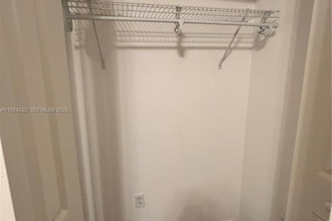 Adosado en alquiler en Tamarac, Florida, 3 dormitorios, 130.43 m2 № 1982896 - foto 26