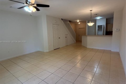 Adosado en alquiler en Tamarac, Florida, 3 dormitorios, 130.43 m2 № 1982896 - foto 3