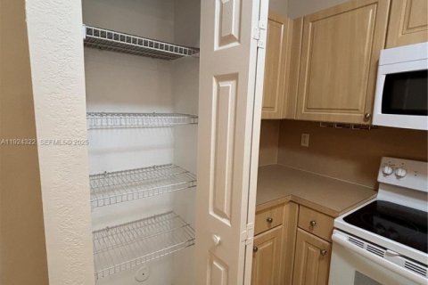 Adosado en alquiler en Tamarac, Florida, 3 dormitorios, 130.43 m2 № 1982896 - foto 7