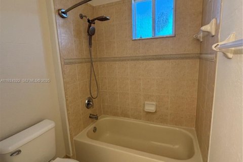 Adosado en alquiler en Tamarac, Florida, 3 dormitorios, 130.43 m2 № 1982896 - foto 18