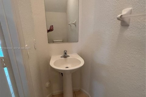 Adosado en alquiler en Tamarac, Florida, 3 dormitorios, 130.43 m2 № 1982896 - foto 8