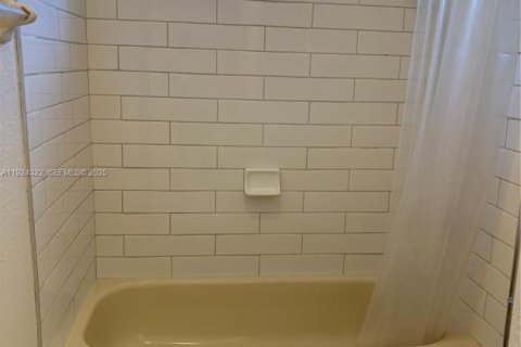 Adosado en alquiler en Tamarac, Florida, 3 dormitorios, 130.43 m2 № 1982896 - foto 23