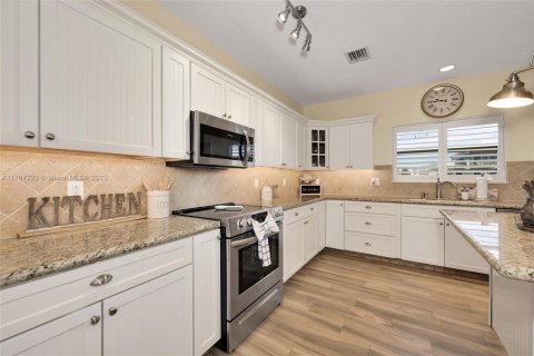 House in Islamorada, Village of Islands, Florida 3 bedrooms, 186.73 sq.m. № 1874480 - photo 26