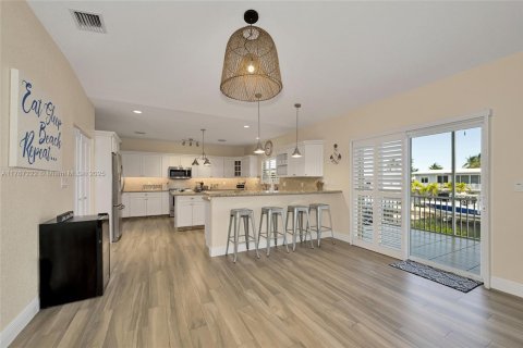 House in Islamorada, Village of Islands, Florida 3 bedrooms, 186.73 sq.m. № 1874480 - photo 23