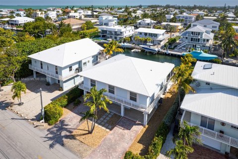 House in Islamorada, Village of Islands, Florida 3 bedrooms, 186.73 sq.m. № 1874480 - photo 4
