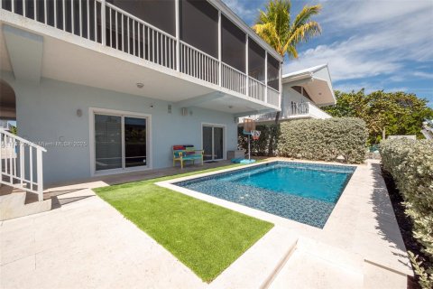 House in Islamorada, Village of Islands, Florida 3 bedrooms, 186.73 sq.m. № 1874480 - photo 10