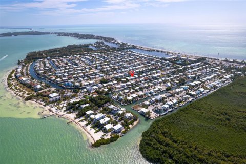 House in Islamorada, Village of Islands, Florida 3 bedrooms, 186.73 sq.m. № 1874480 - photo 2