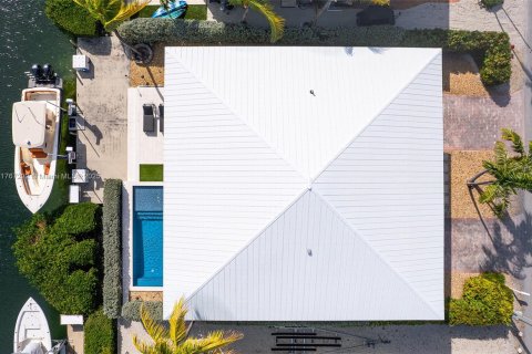 House in Islamorada, Village of Islands, Florida 3 bedrooms, 186.73 sq.m. № 1874480 - photo 14