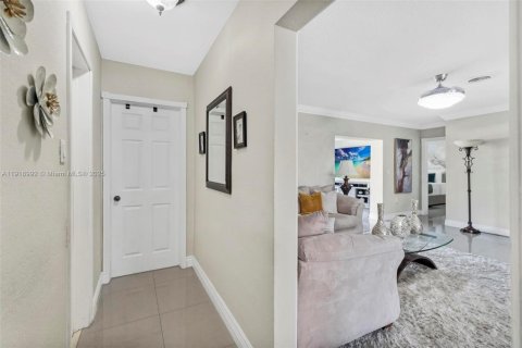 Casa en venta en Hollywood, Florida, 4 dormitorios, 185.71 m2 № 1974133 - foto 16